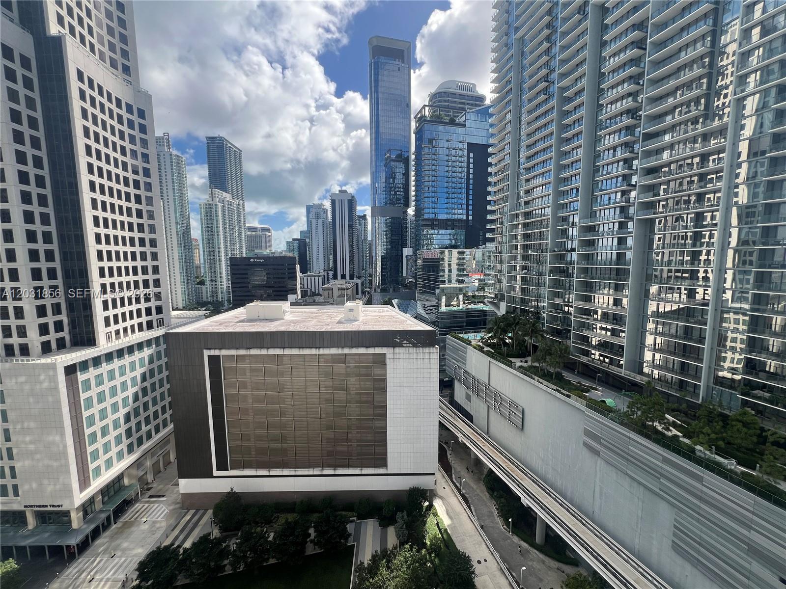 31 SE 6th St #2307, Miami FL 33131