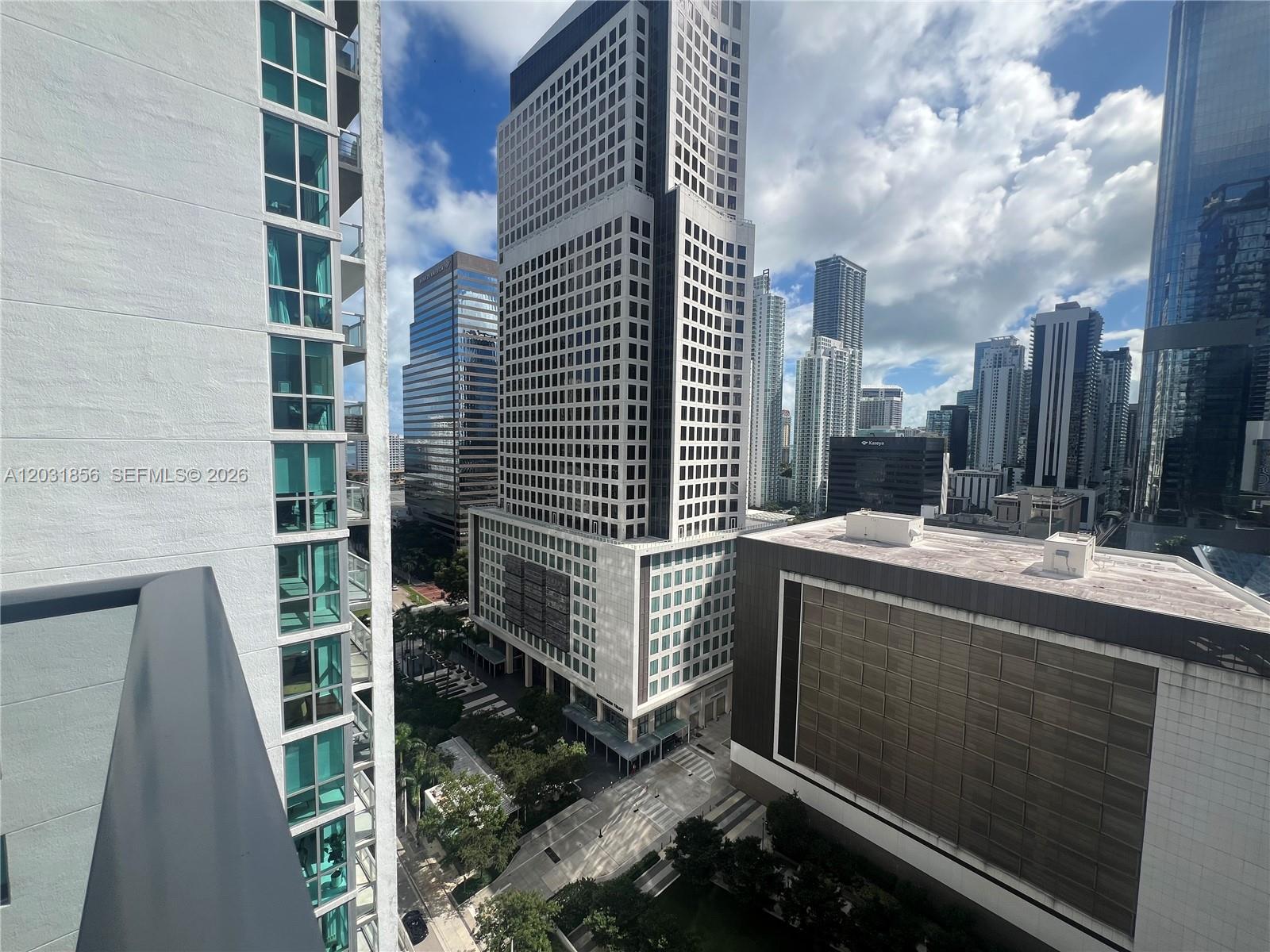 31 SE 6th St #2307, Miami FL 33131