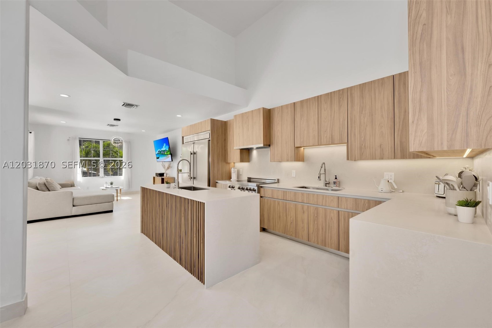 2940 NE 164th St, North Miami Beach FL 33160