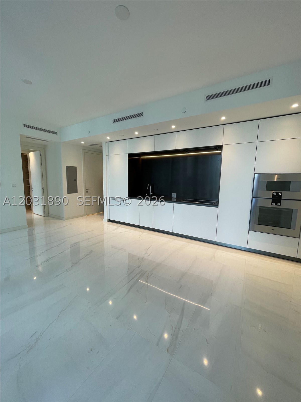 300 Biscayne Blvd Way #2008, Miami FL 33131