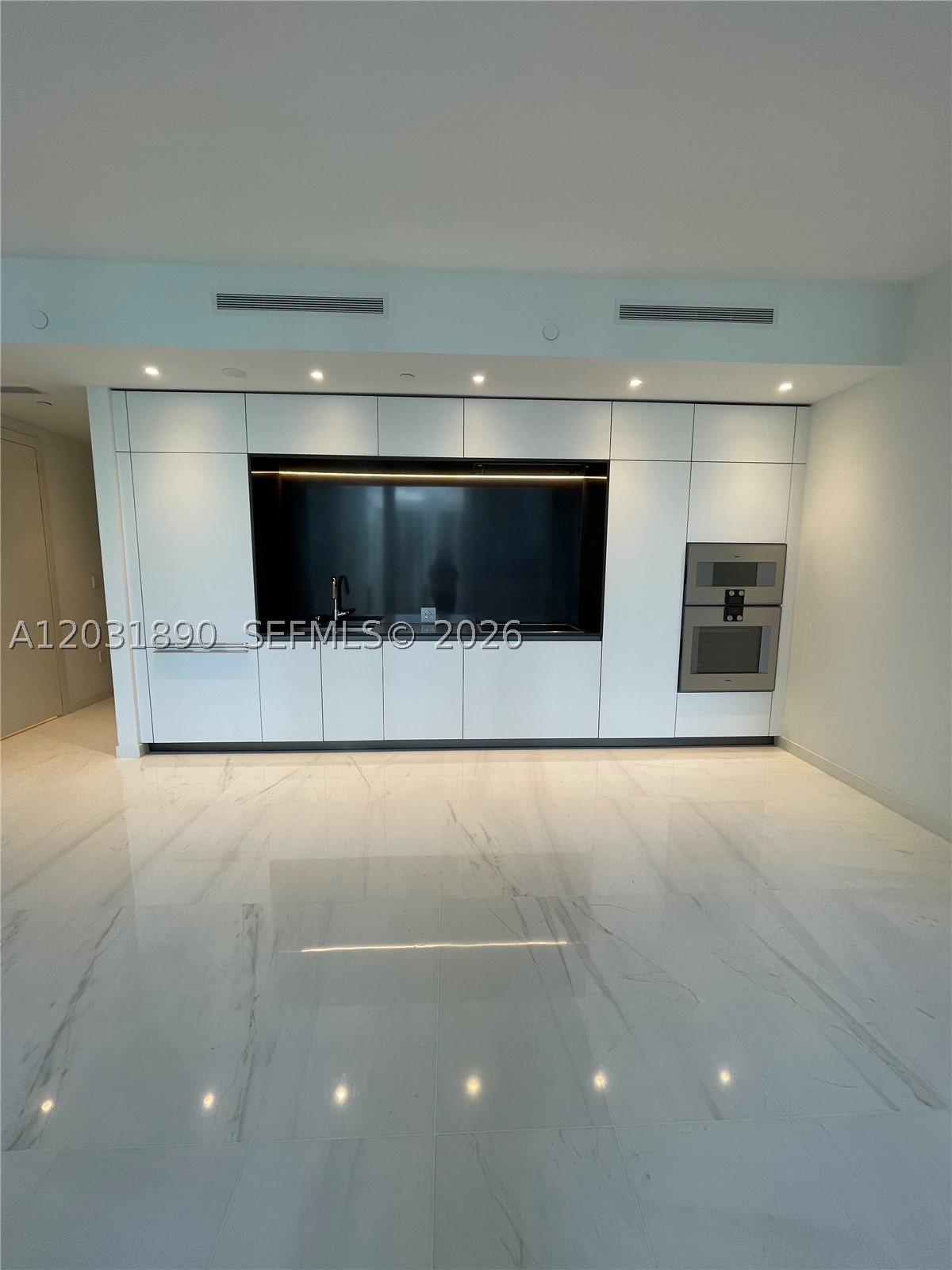 300 Biscayne Blvd Way #2008, Miami FL 33131