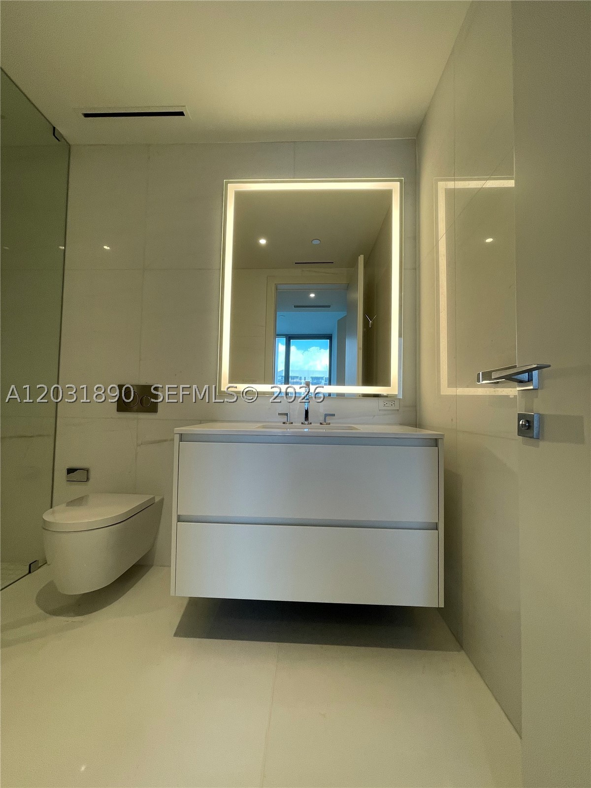300 Biscayne Blvd Way #2008, Miami FL 33131