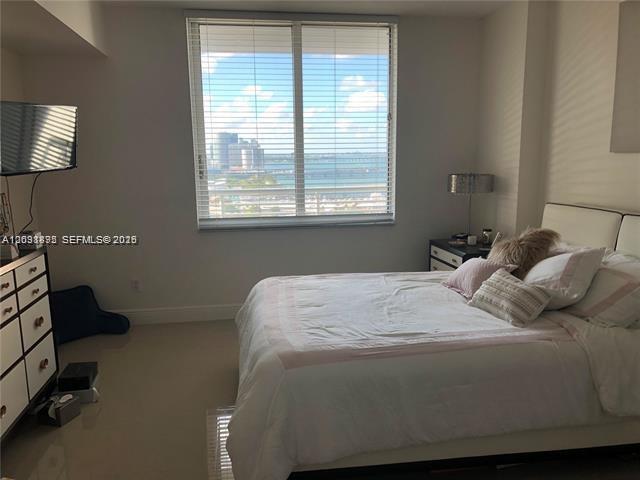 325 S Biscayne Blvd #2824, Miami FL 33131