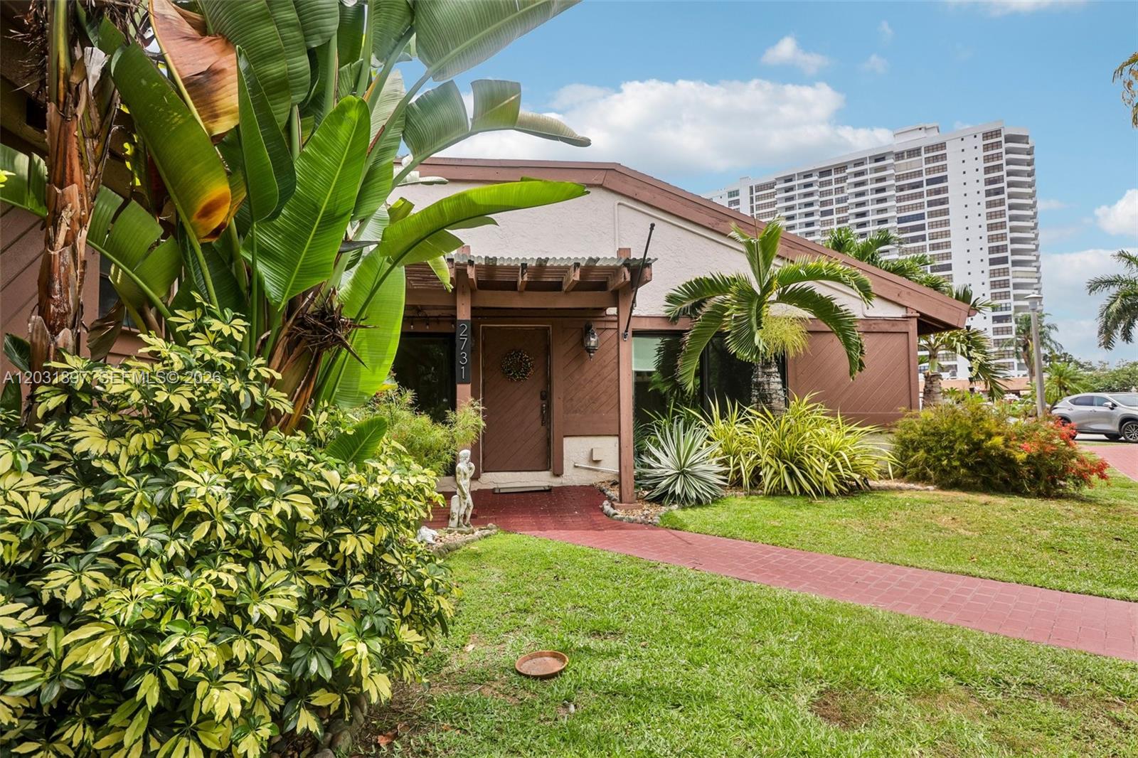 2731 S Parkview Dr, Hallandale Beach FL 33009