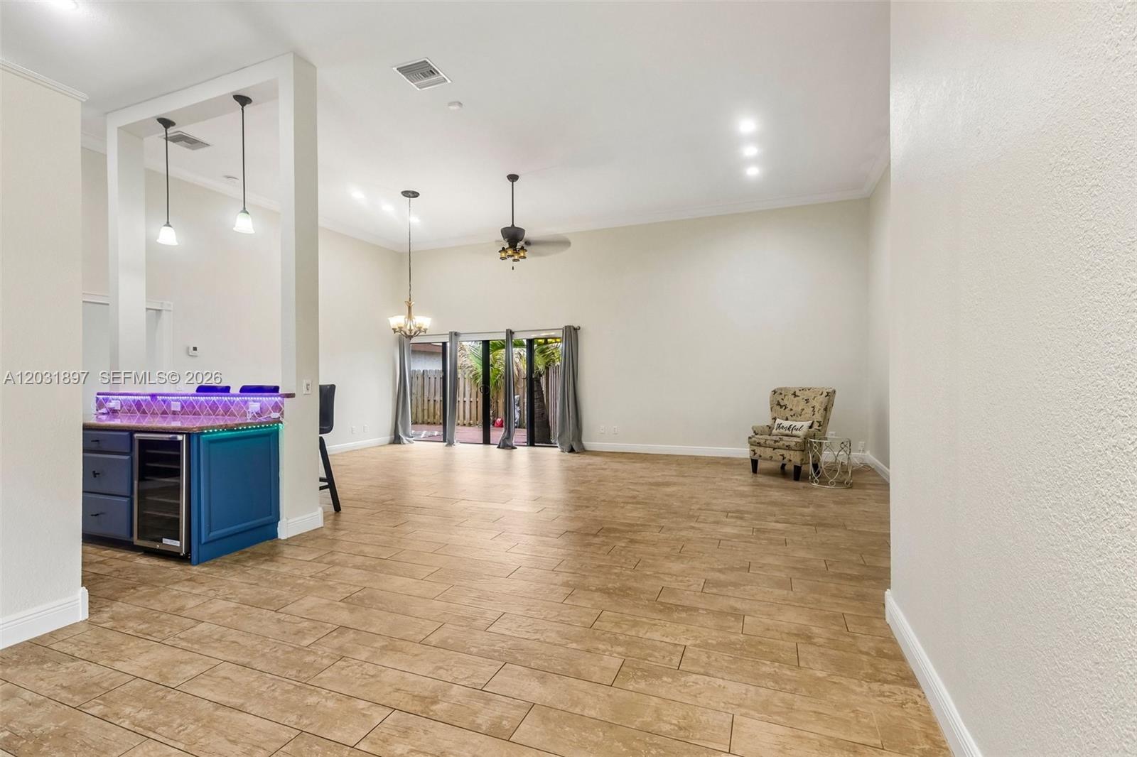 2731 S Parkview Dr, Hallandale Beach FL 33009