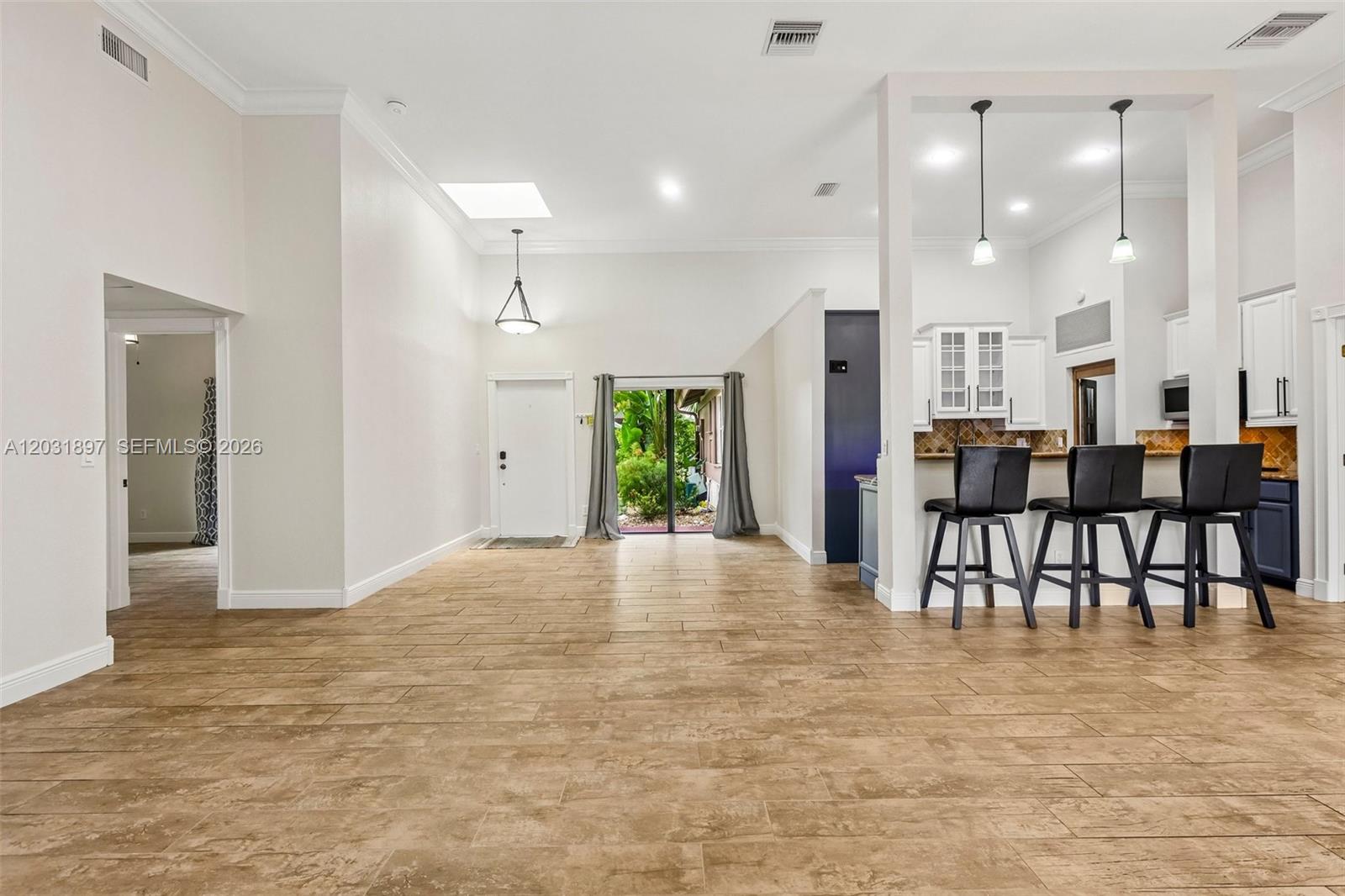 2731 S Parkview Dr, Hallandale Beach FL 33009