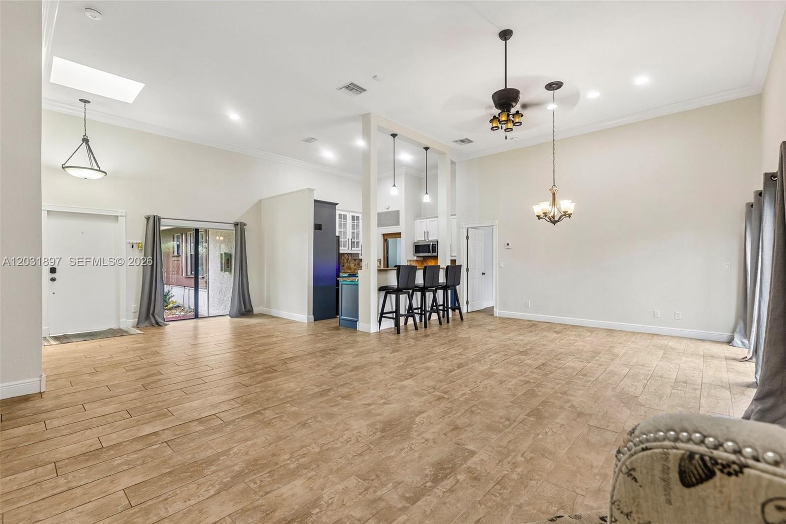 2731 S Parkview Dr, Hallandale Beach FL 33009