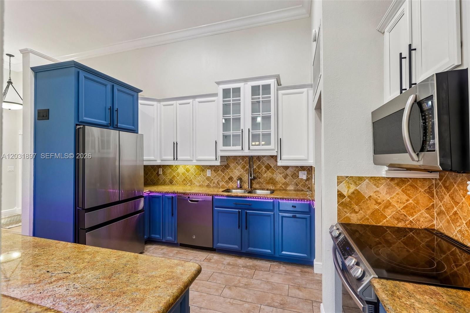 2731 S Parkview Dr, Hallandale Beach FL 33009