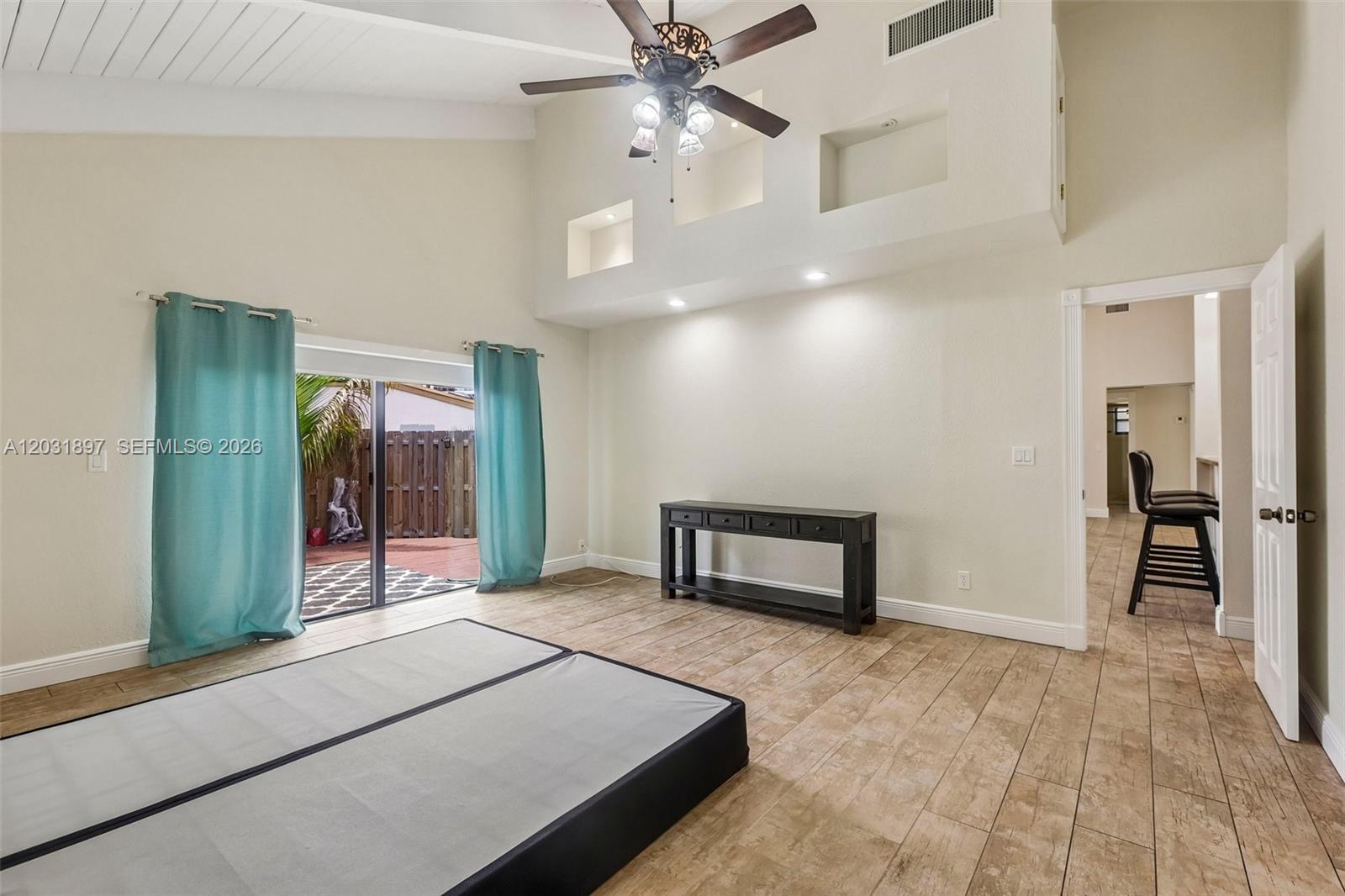 2731 S Parkview Dr, Hallandale Beach FL 33009