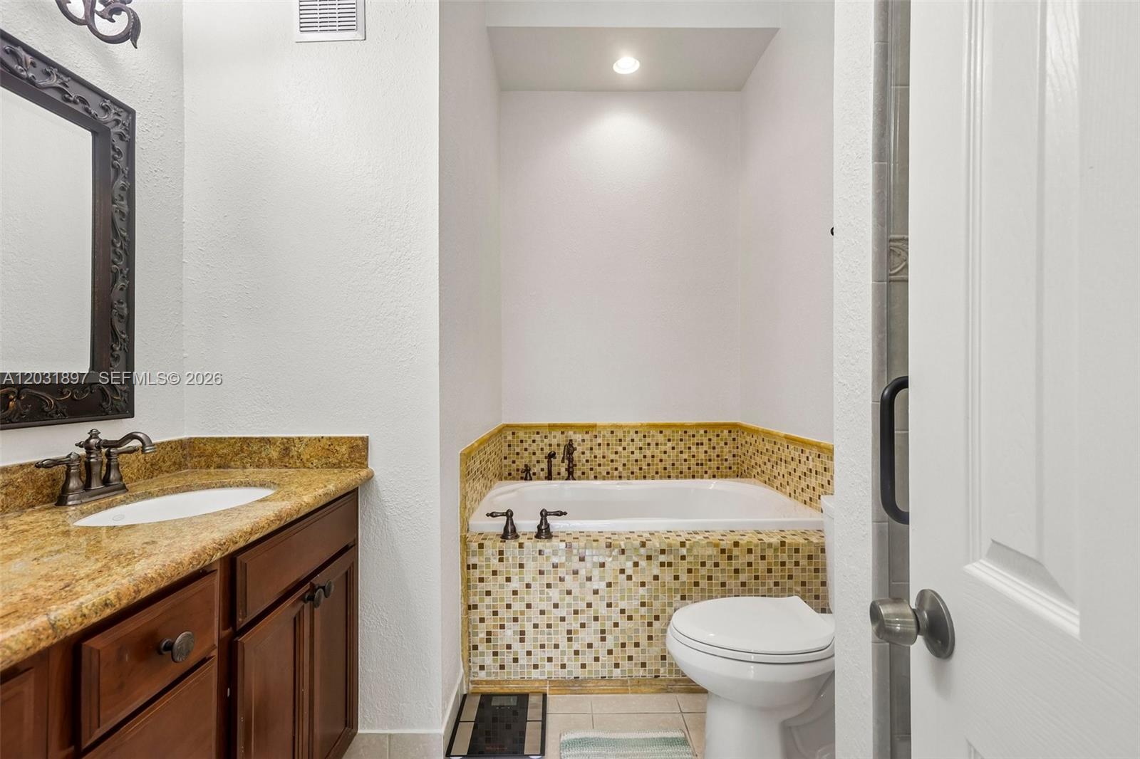 2731 S Parkview Dr, Hallandale Beach FL 33009