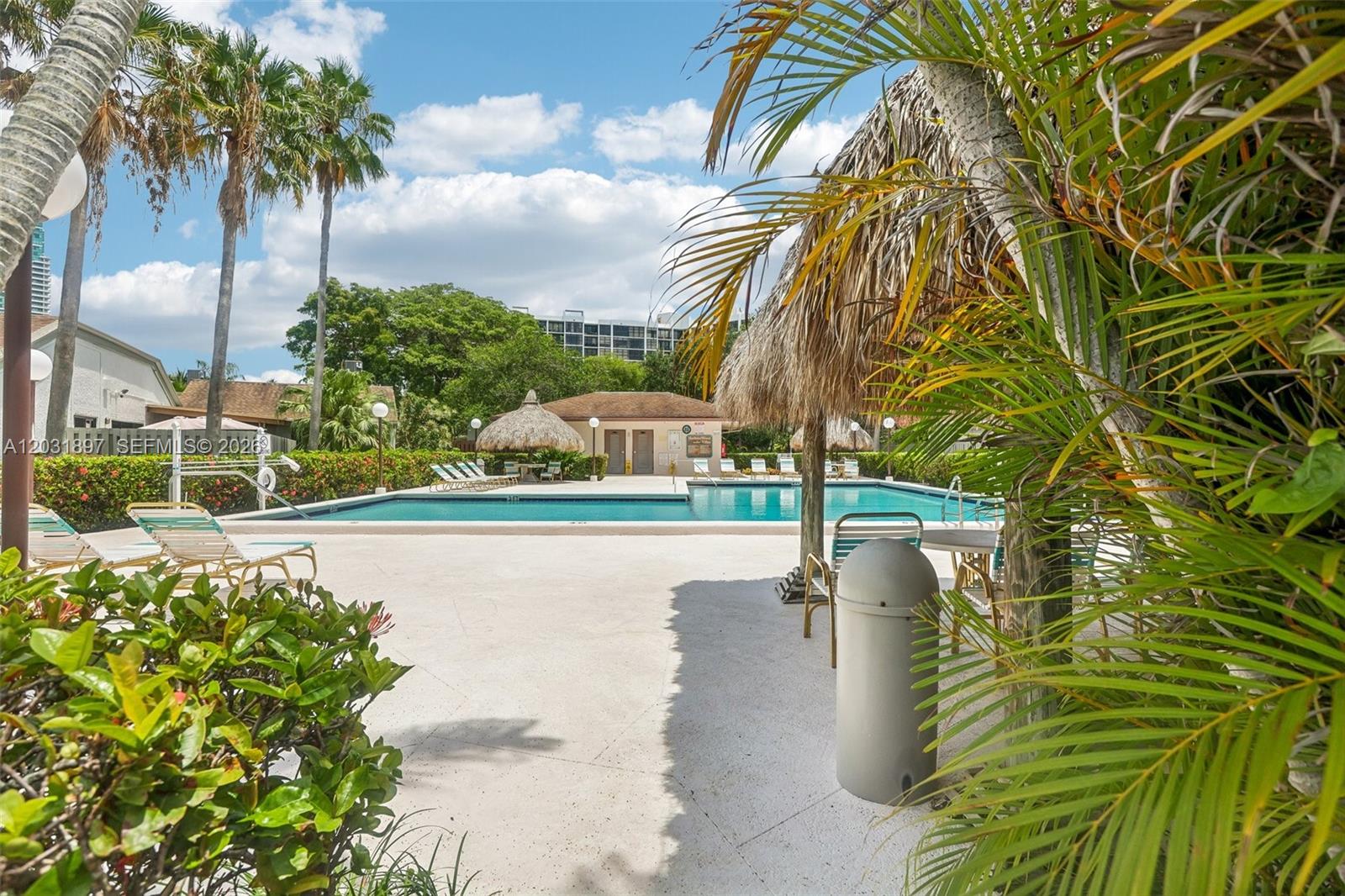 2731 S Parkview Dr, Hallandale Beach FL 33009