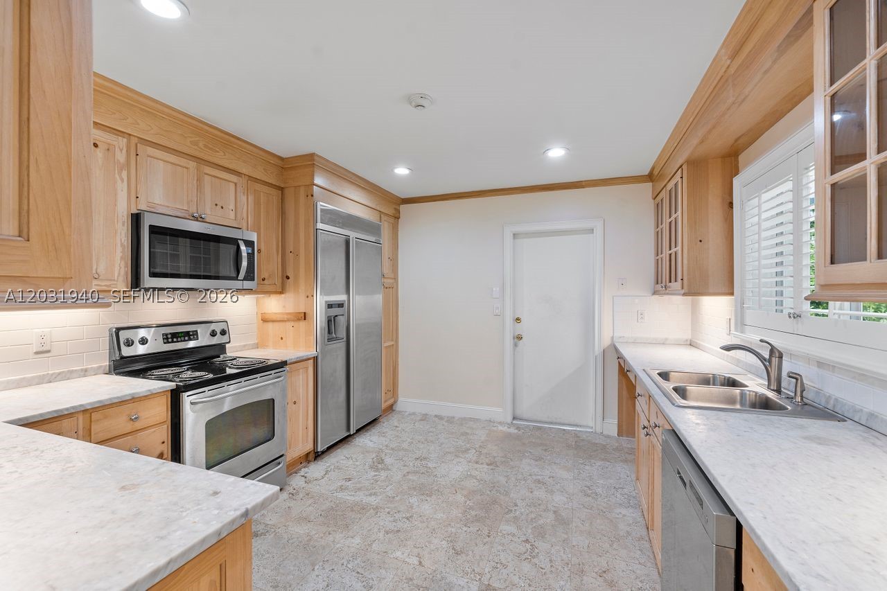 1037 Alfonso Ave, Coral Gables FL 33146