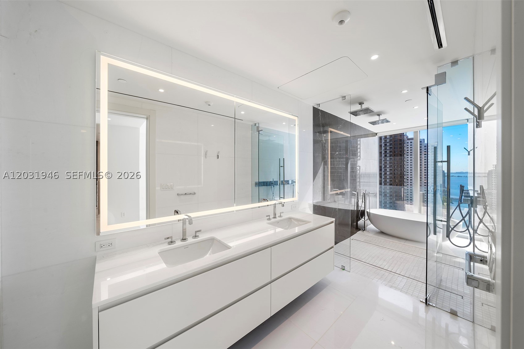 300 Biscayne Blvd Way #1904C, Miami FL 33131