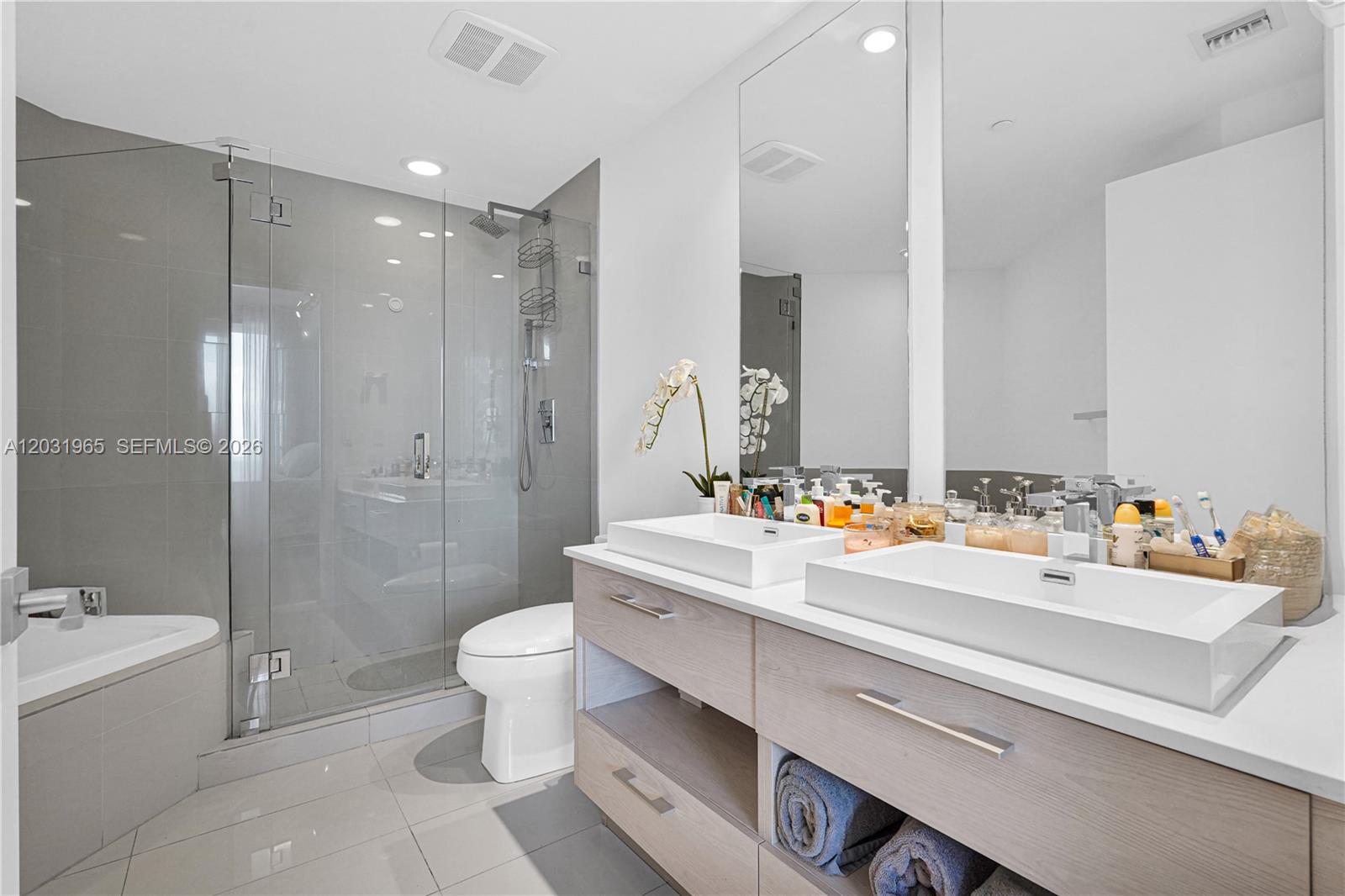45 SW 9th St #2901, Miami FL 33130