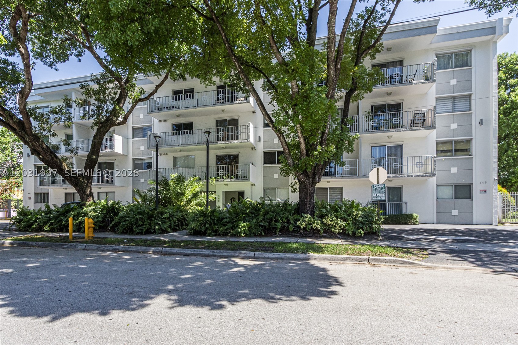 445 SW 11th St #102, Miami FL 33130