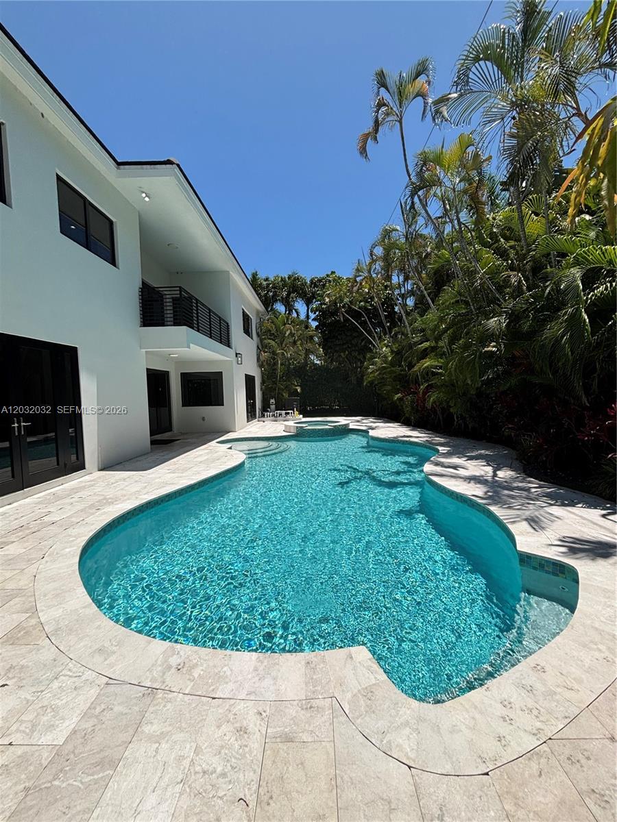6220 SW 144th St, Coral Gables FL 33158
