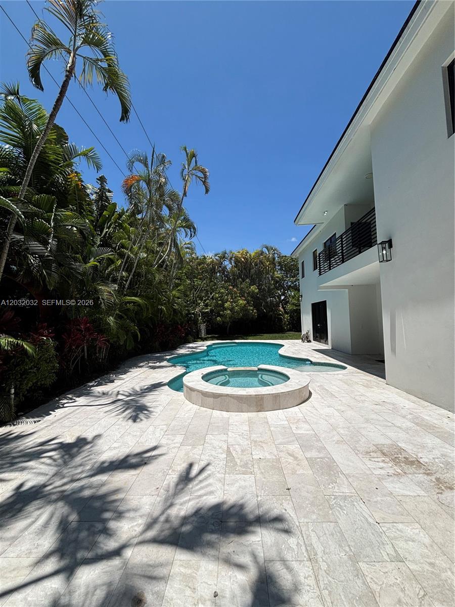 6220 SW 144th St, Coral Gables FL 33158