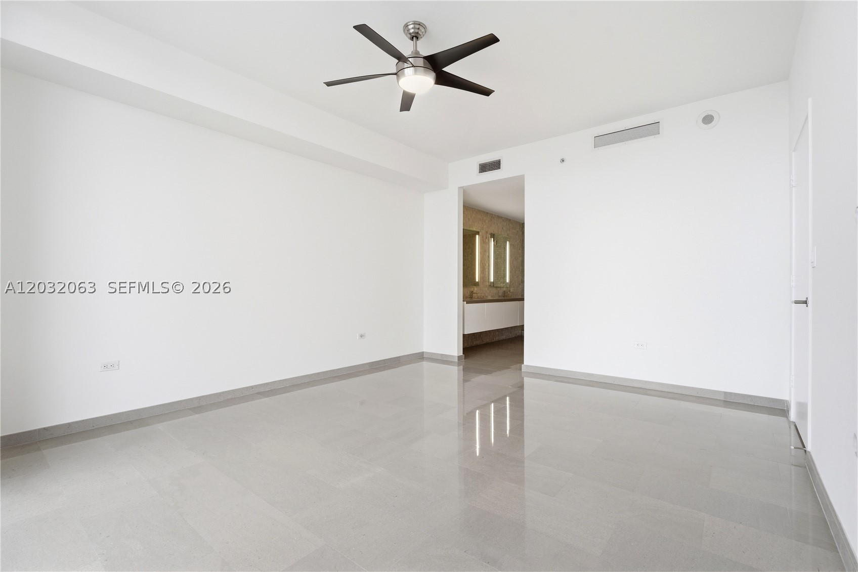88 SW 7th St #2302, Miami FL 33130