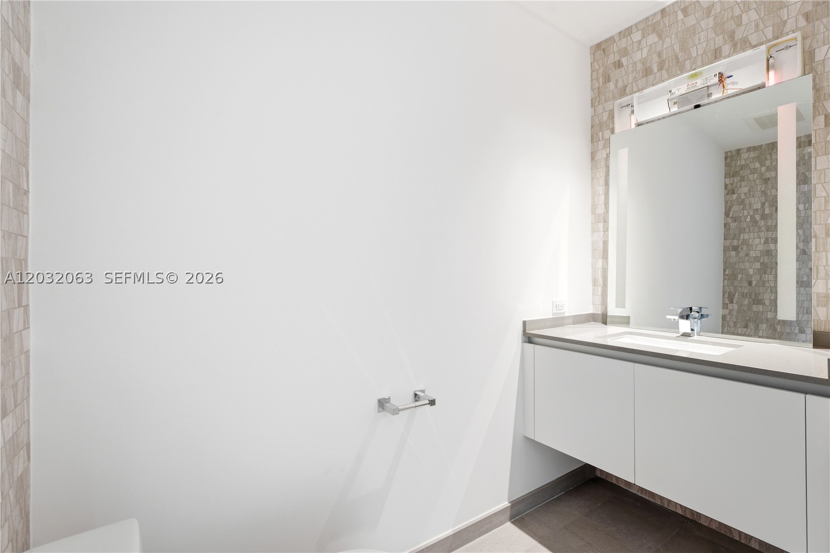 88 SW 7th St #2302, Miami FL 33130