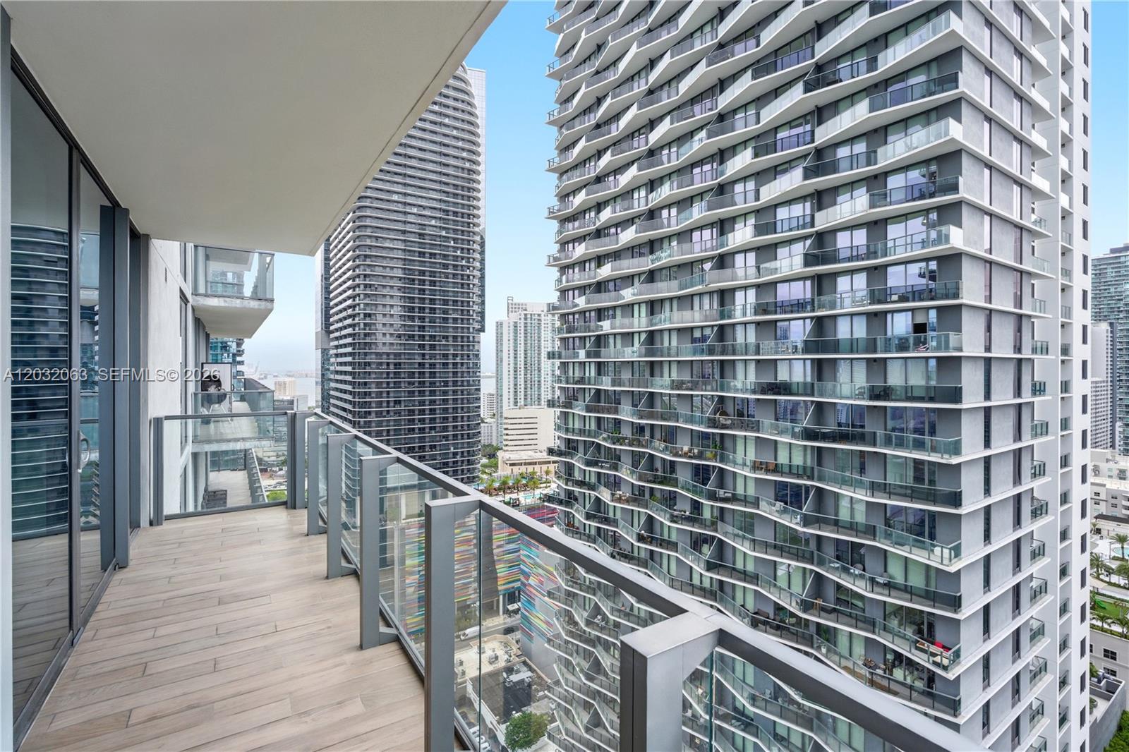 88 SW 7th St #2302, Miami FL 33130
