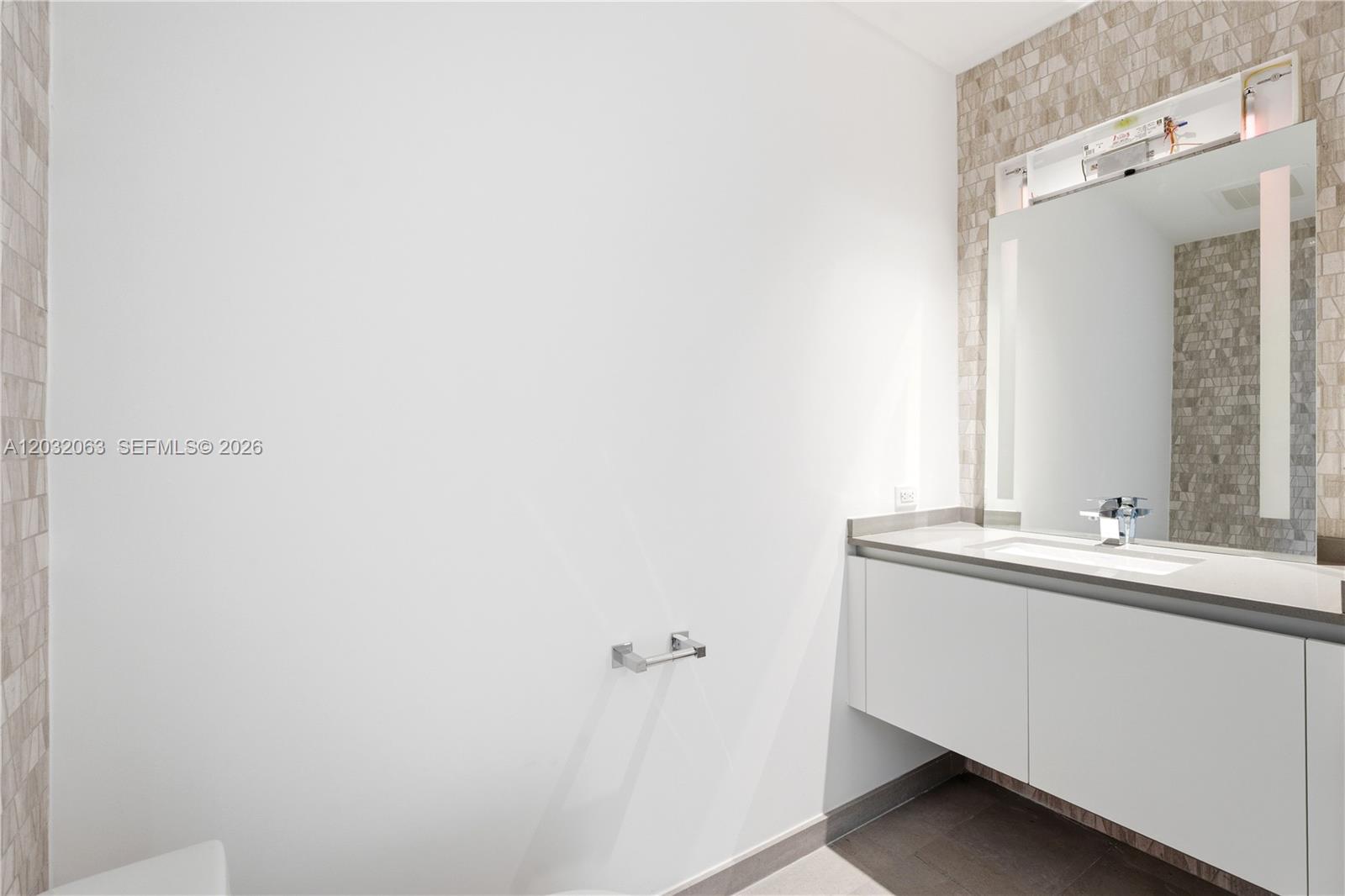 88 SW 7th St #2302, Miami FL 33130