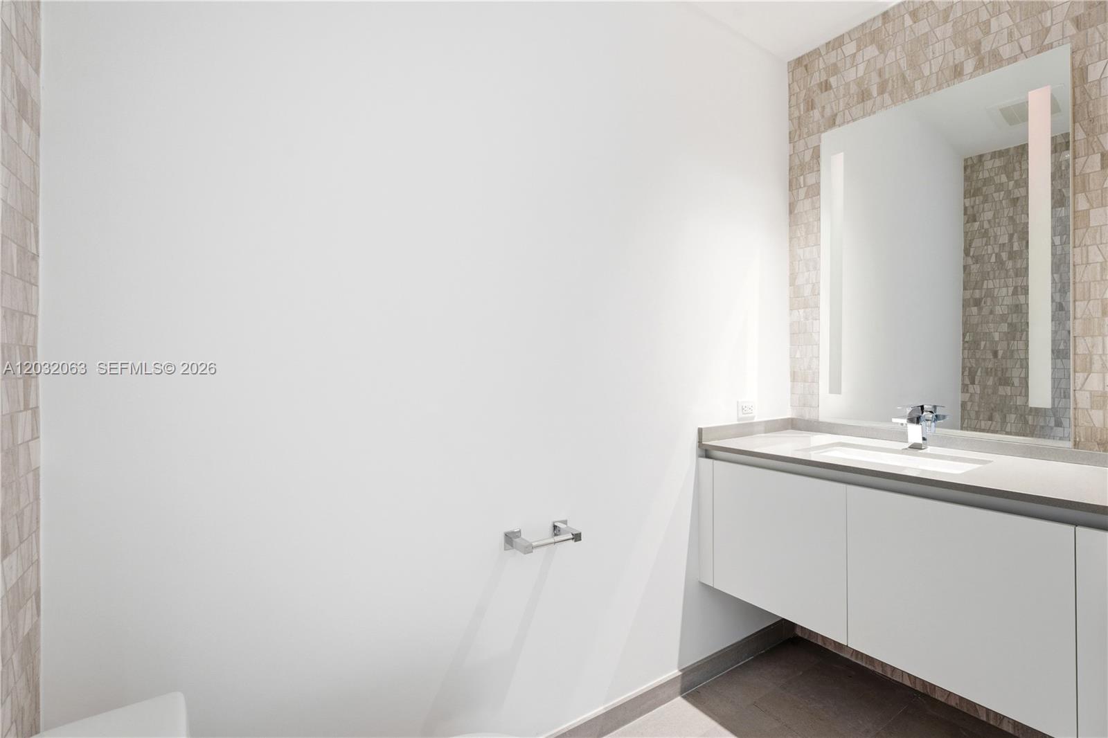 88 SW 7th St #2302, Miami FL 33130