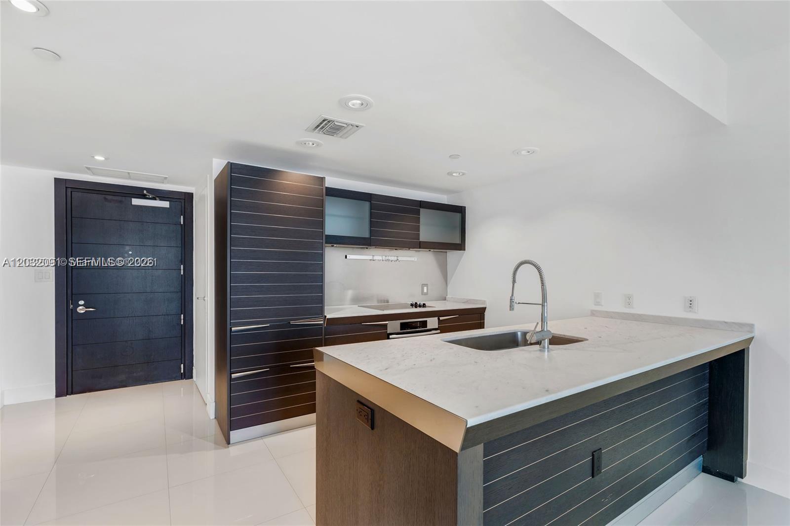 200 Biscayne Boulevard Way #3713, Miami FL 33131