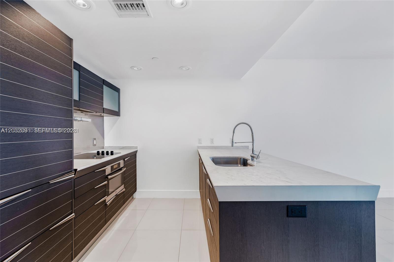 200 Biscayne Boulevard Way #3713, Miami FL 33131