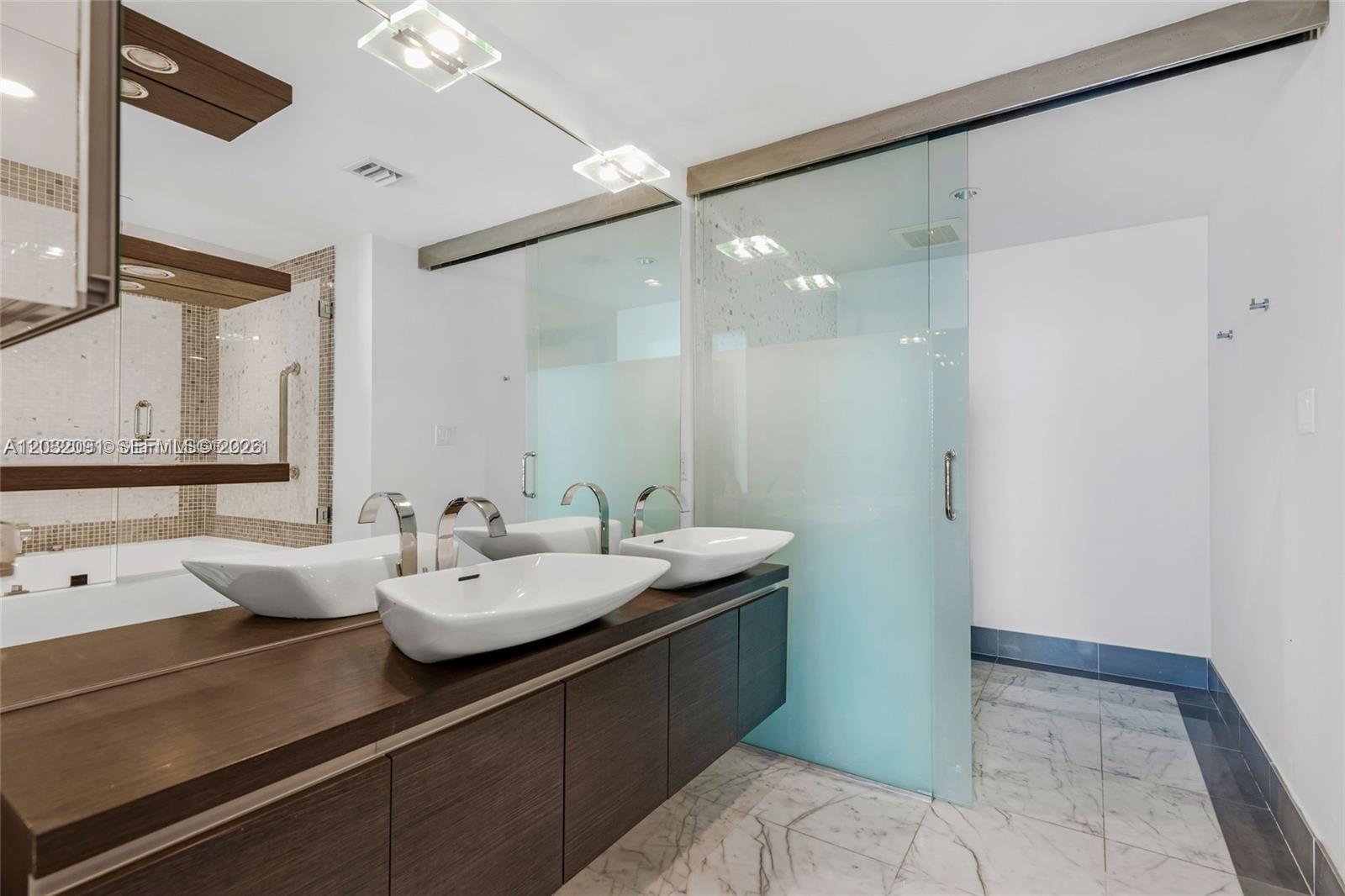 200 Biscayne Boulevard Way #3713, Miami FL 33131