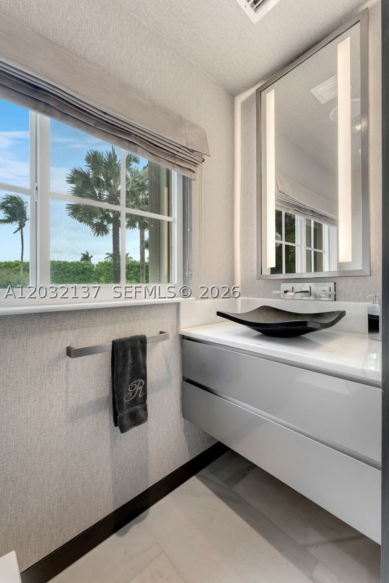 5021 NE London Walk Ter #50, Miami FL 33138