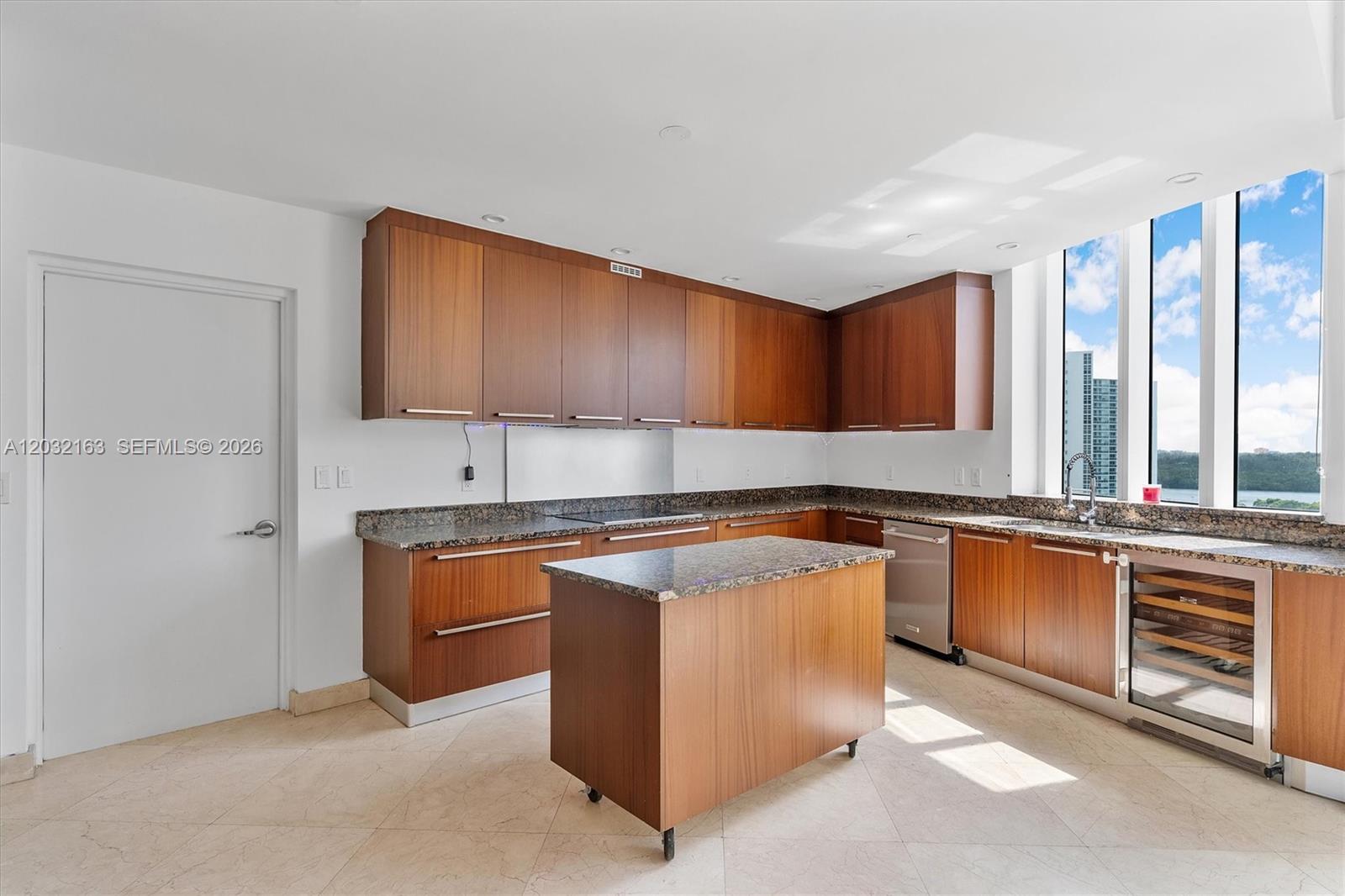 15901 Collins Ave #904, Sunny Isles Beach FL 33160