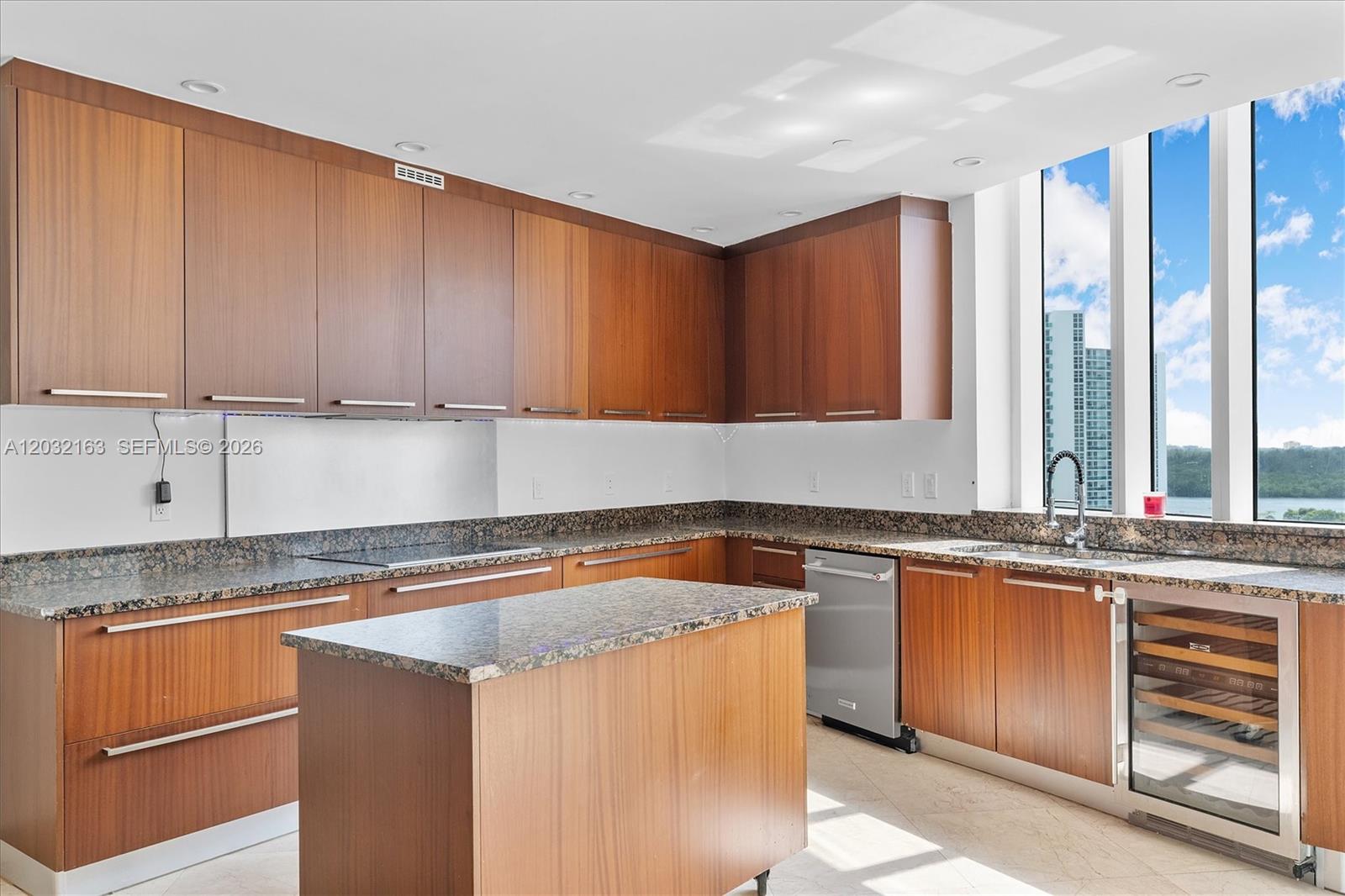 15901 Collins Ave #904, Sunny Isles Beach FL 33160