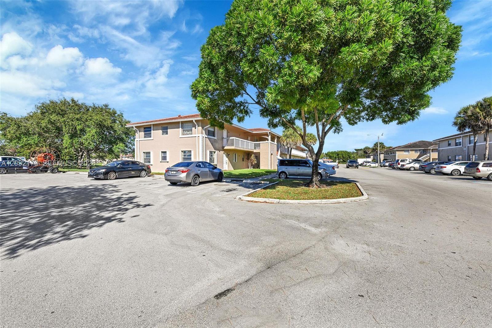 906 Twin Lakes Dr #8-J, Coral Springs FL 33071