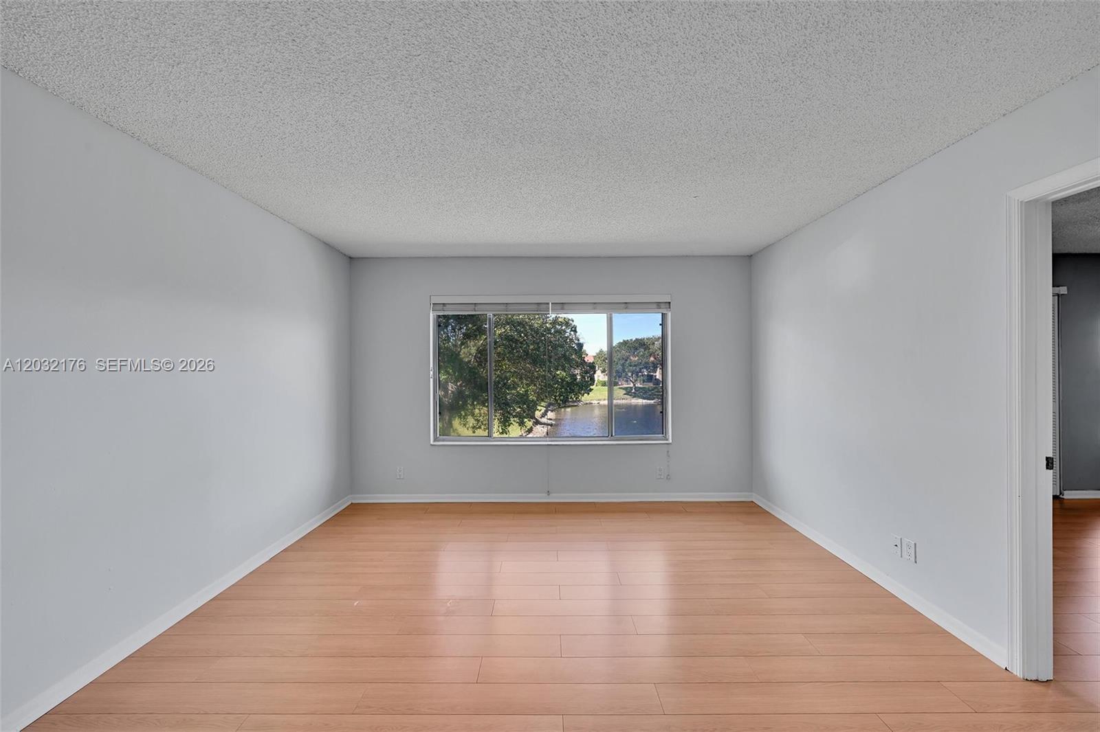906 Twin Lakes Dr #8-J, Coral Springs FL 33071