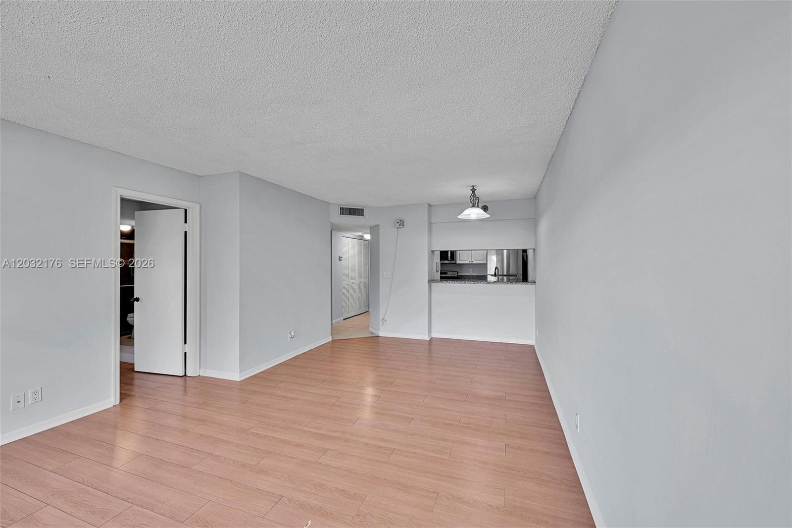 906 Twin Lakes Dr #8-J, Coral Springs FL 33071