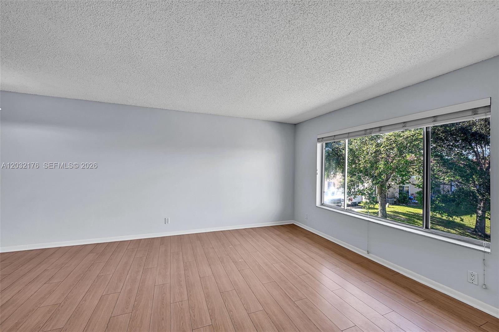 906 Twin Lakes Dr #8-J, Coral Springs FL 33071
