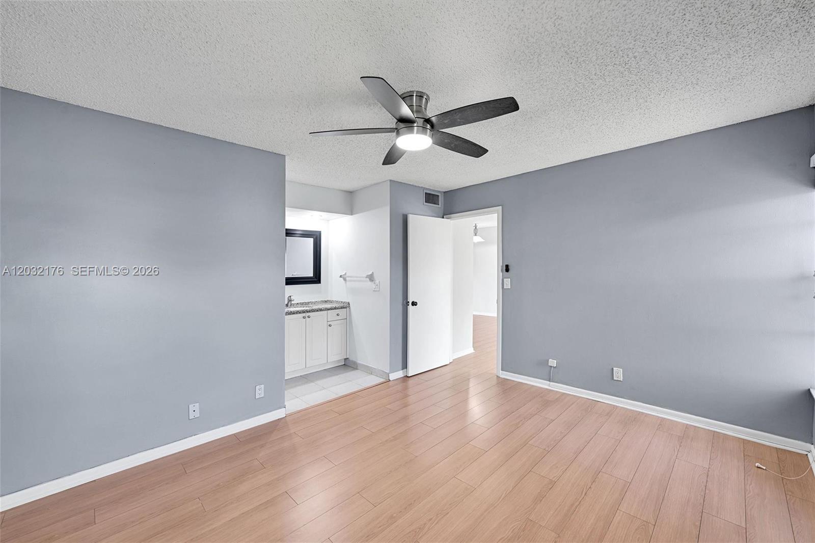 906 Twin Lakes Dr #8-J, Coral Springs FL 33071