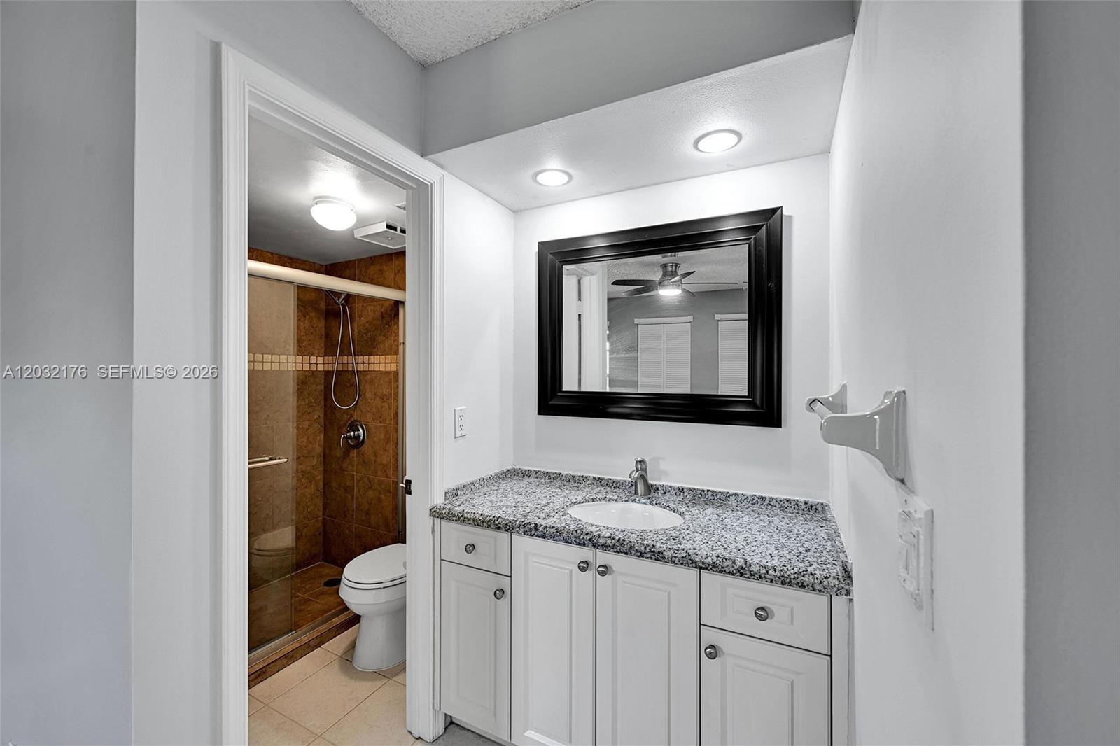 906 Twin Lakes Dr #8-J, Coral Springs FL 33071