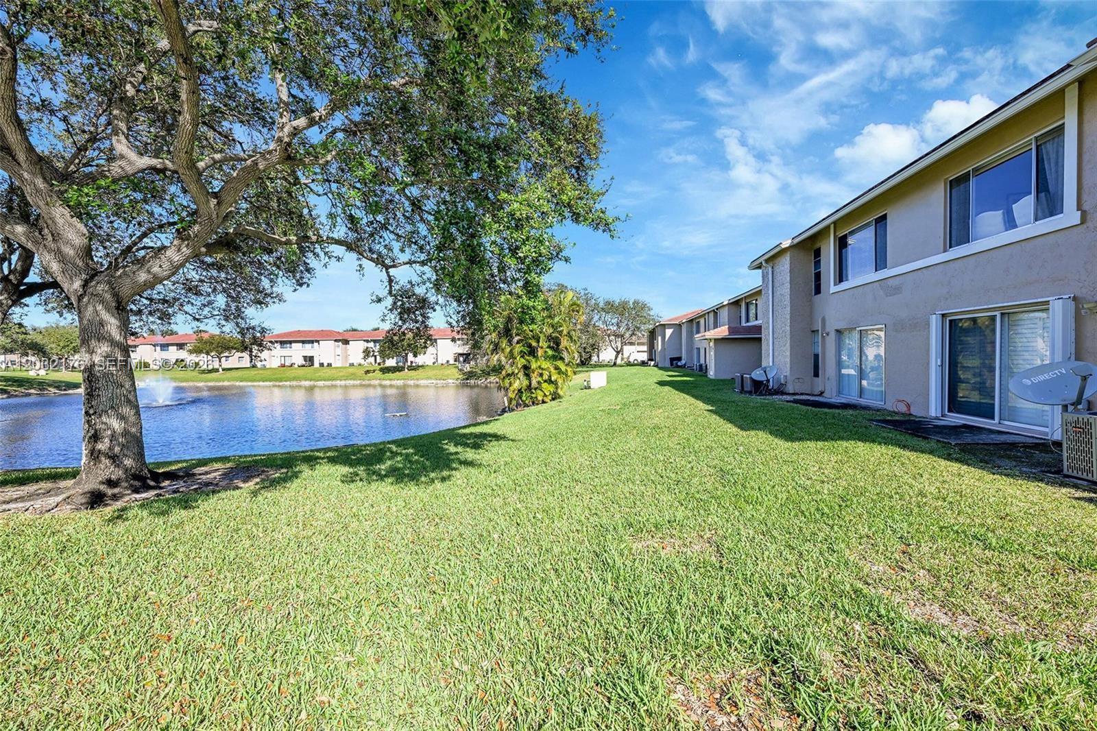 906 Twin Lakes Dr #8-J, Coral Springs FL 33071