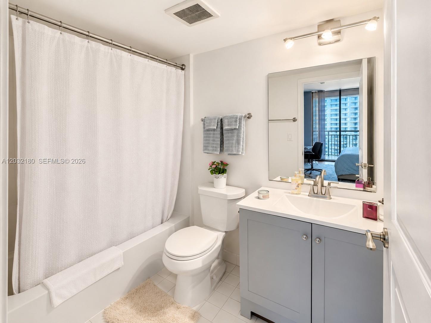 540 Brickell Key Dr #1802, Miami FL 33131