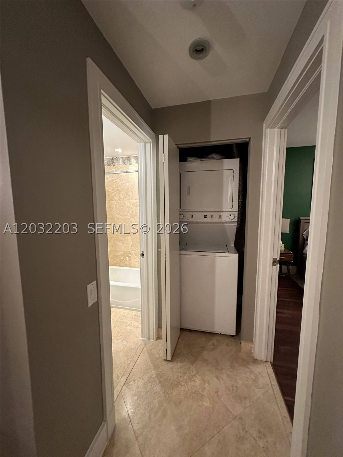 888 Brickell Key Dr #1004, Miami FL 33131