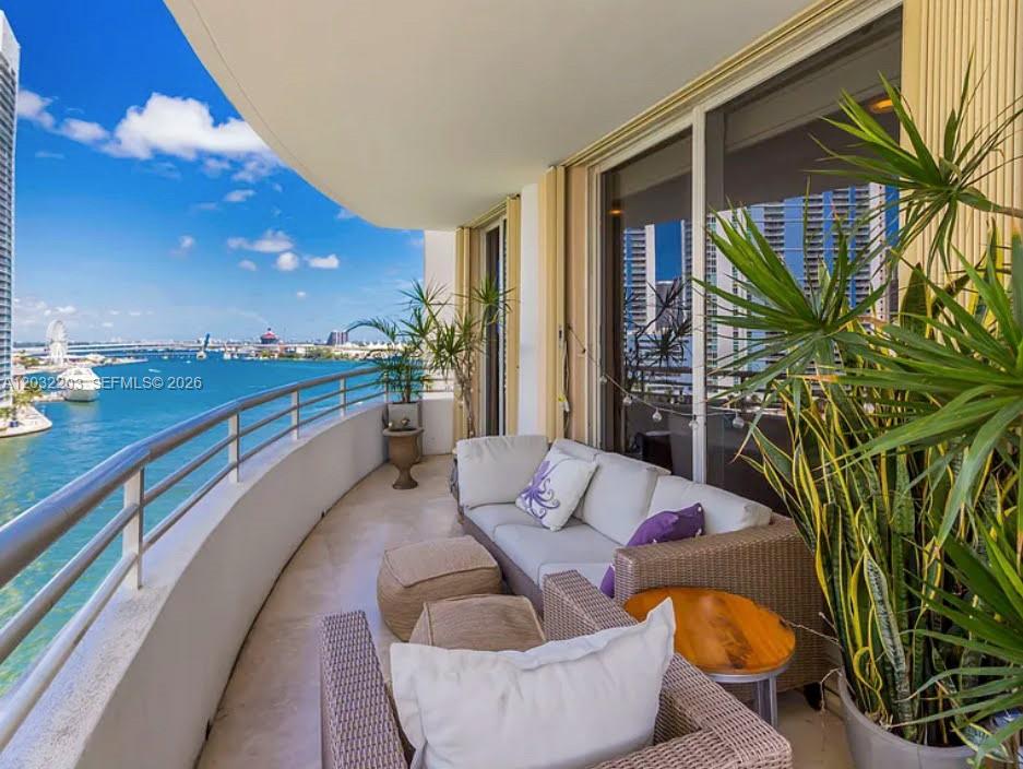 888 Brickell Key Dr #1004, Miami FL 33131