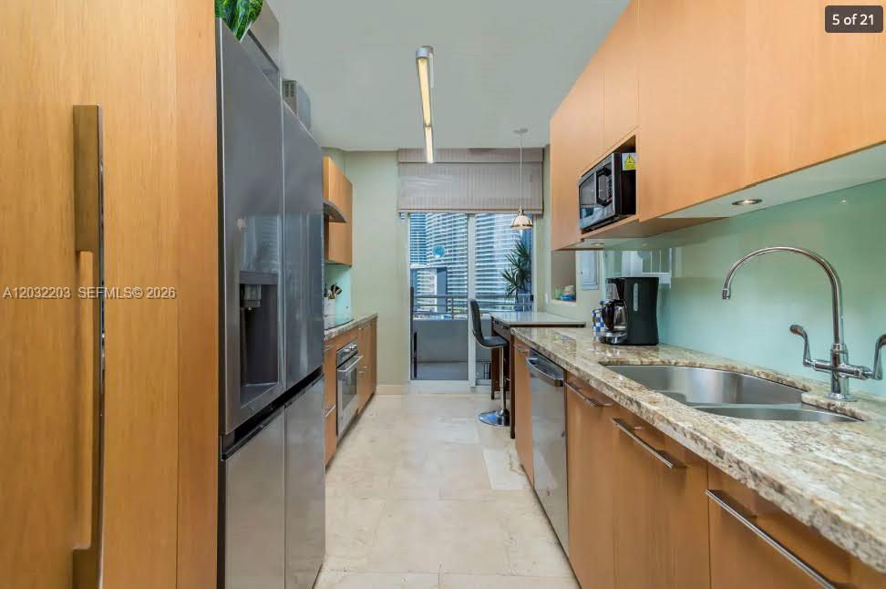 888 Brickell Key Dr #1004, Miami FL 33131