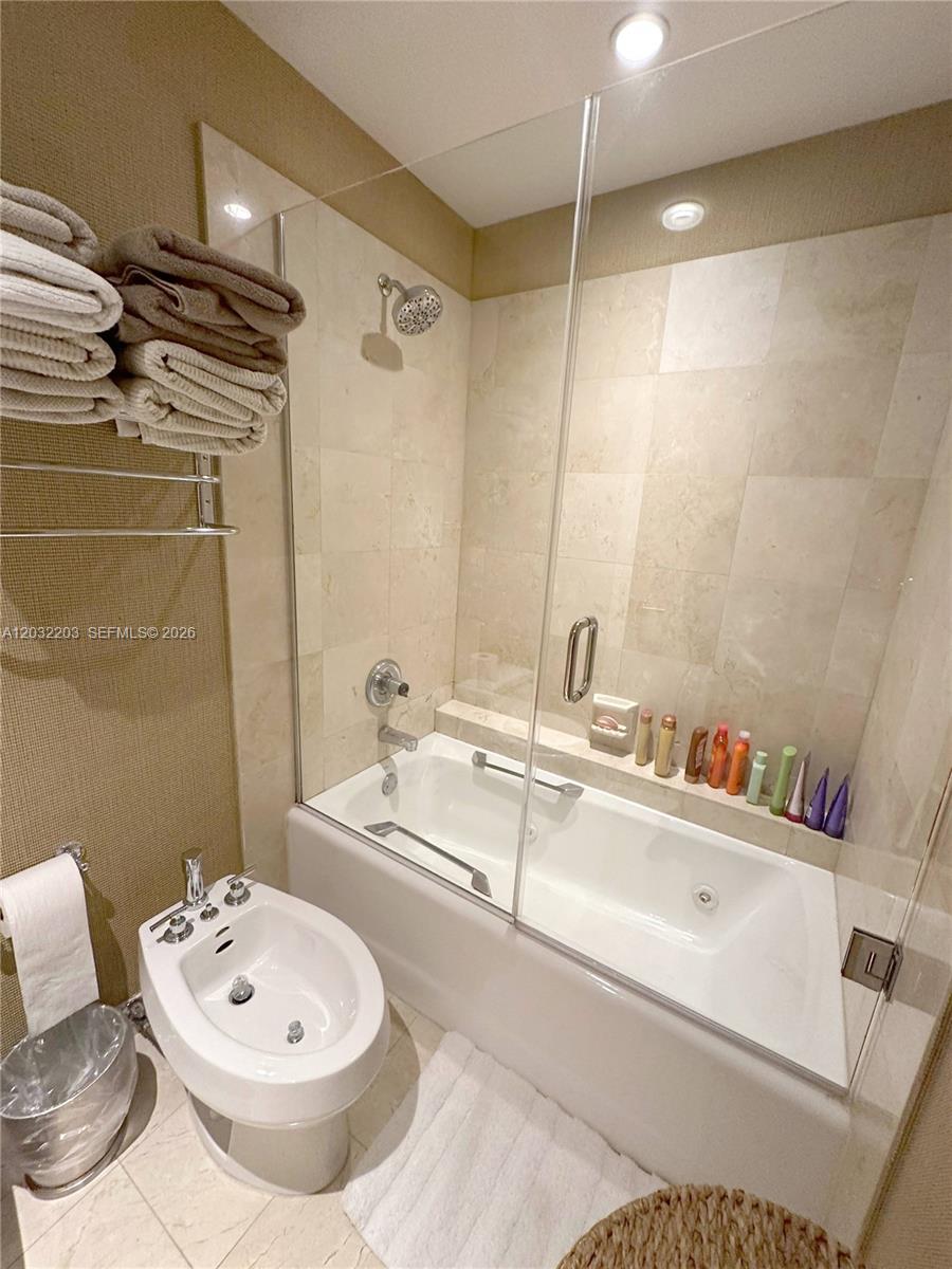 888 Brickell Key Dr #1004, Miami FL 33131