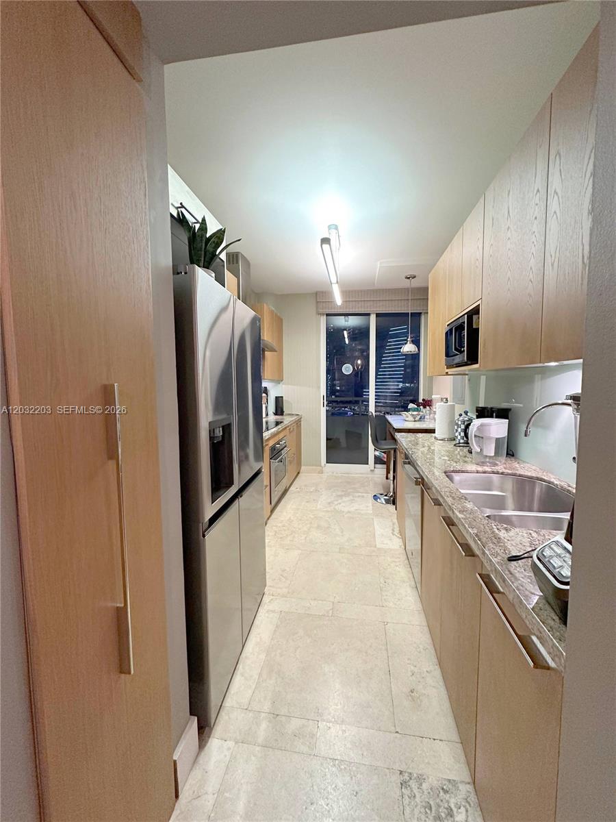 888 Brickell Key Dr #1004, Miami FL 33131