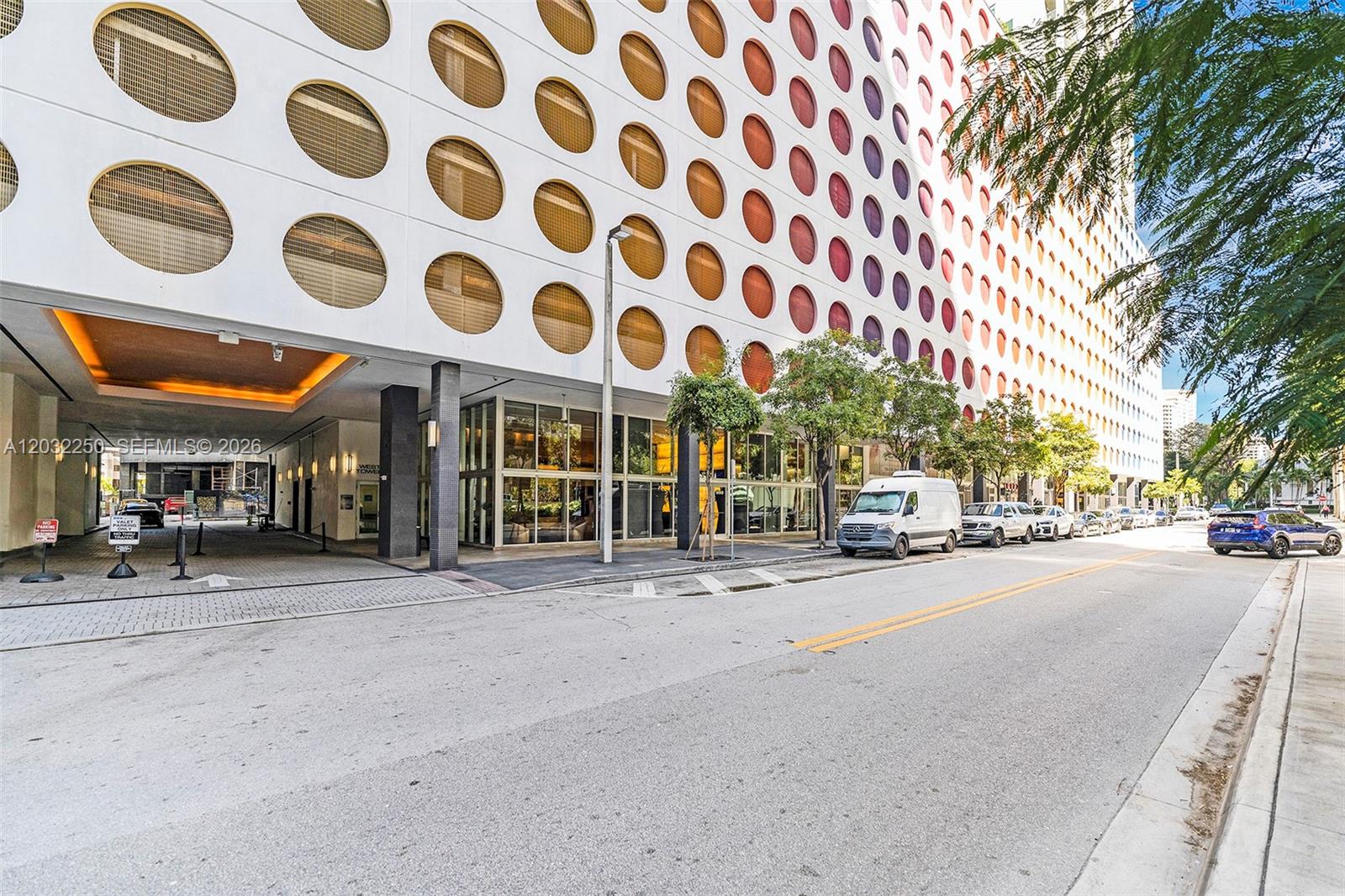 55 SE 6th St #1208, Miami FL 33131