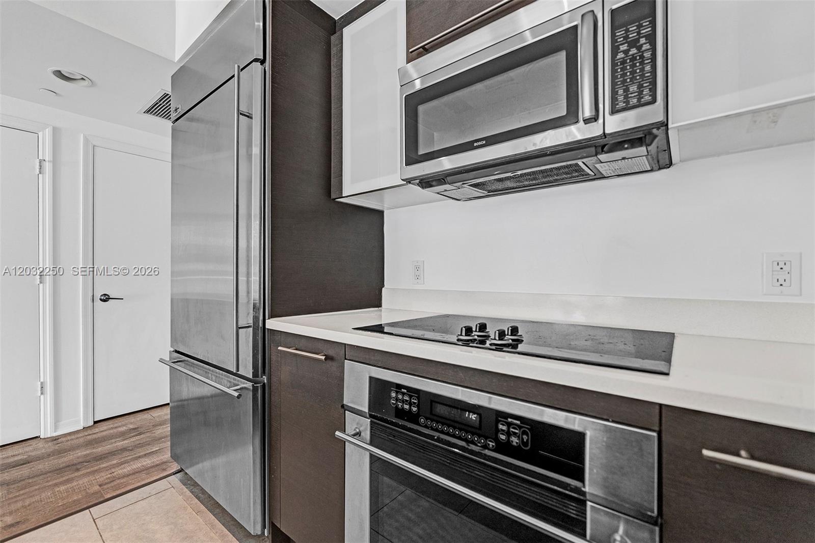 55 SE 6th St #1208, Miami FL 33131