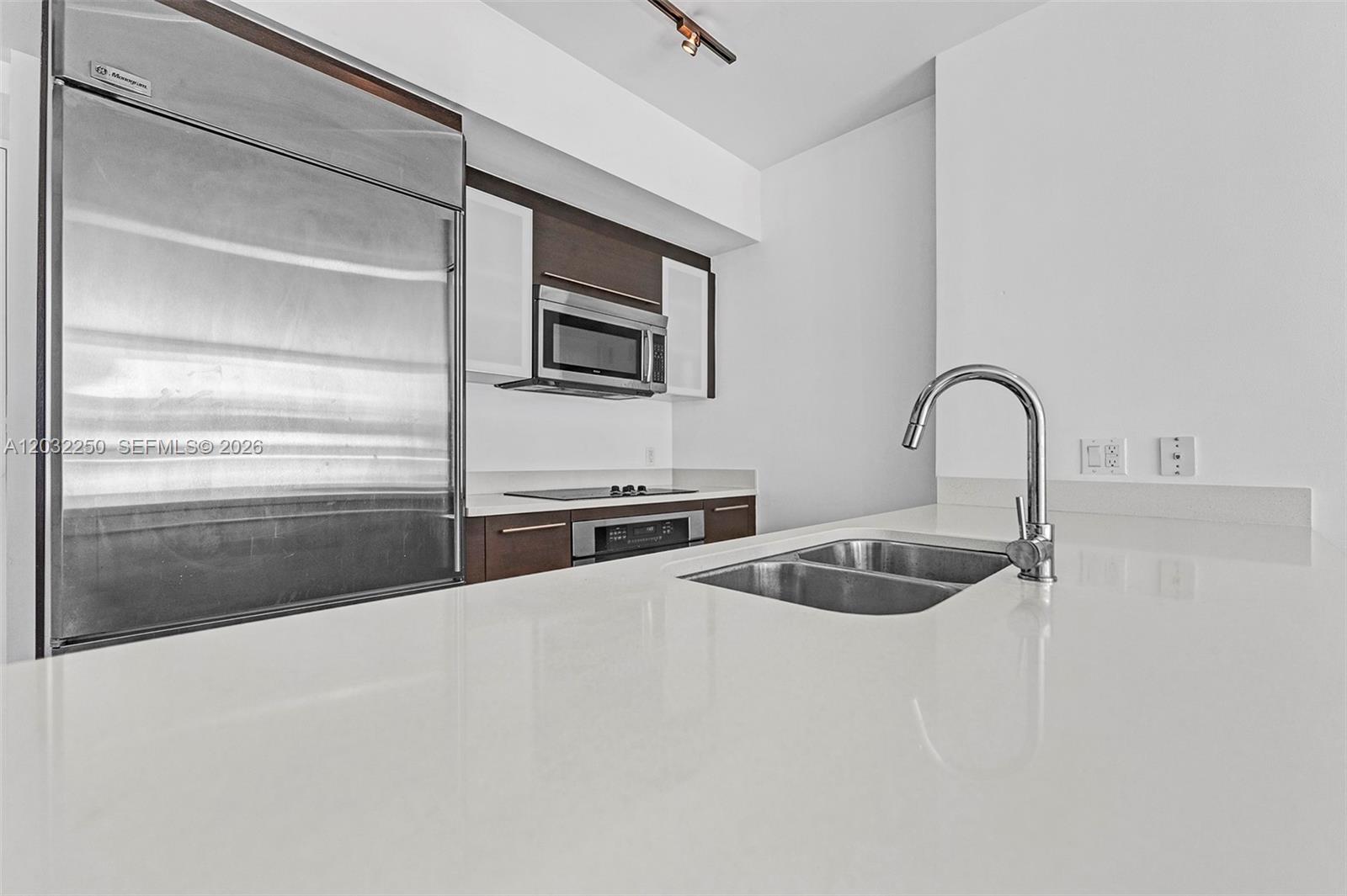55 SE 6th St #1208, Miami FL 33131