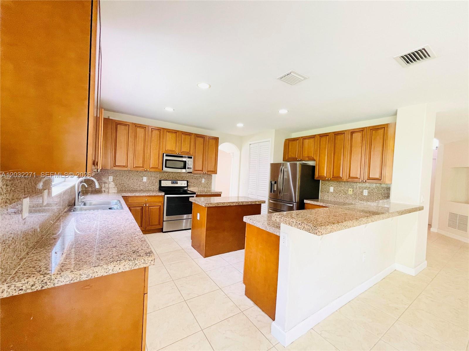 7427 SW 189th St, Cutler Bay FL 33157