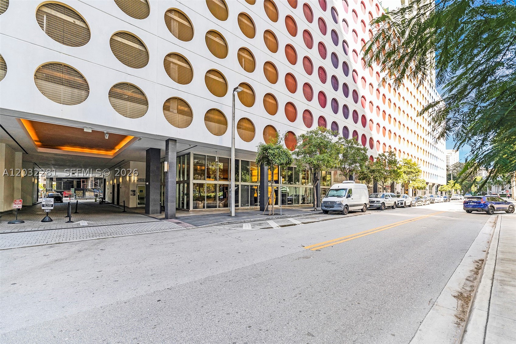 55 SE 6th St #1208, Miami FL 33131